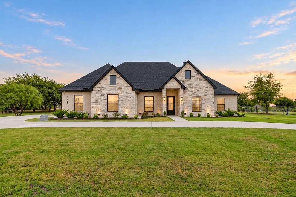 Unit for sale at 8008 Ben Day Murrin Road N, Fort Worth, TX 76126