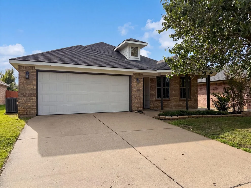 Unit for sale at 1618 Hillside Drive, Waxahachie, TX 75165