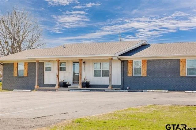Unit for sale at 1501 S Main Street, Lindale, TX 75771