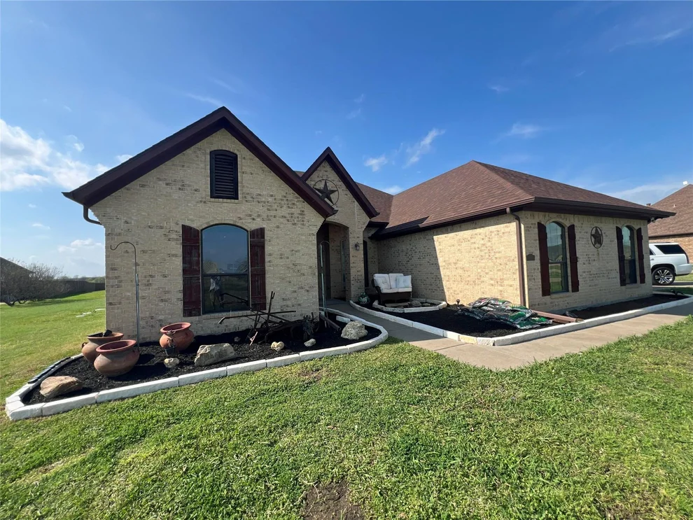 Unit for sale at 1055 Chartres, Oak Ridge, TX 75142