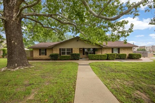 Unit for sale at 701 Georgia Street, Lindale, TX 75771