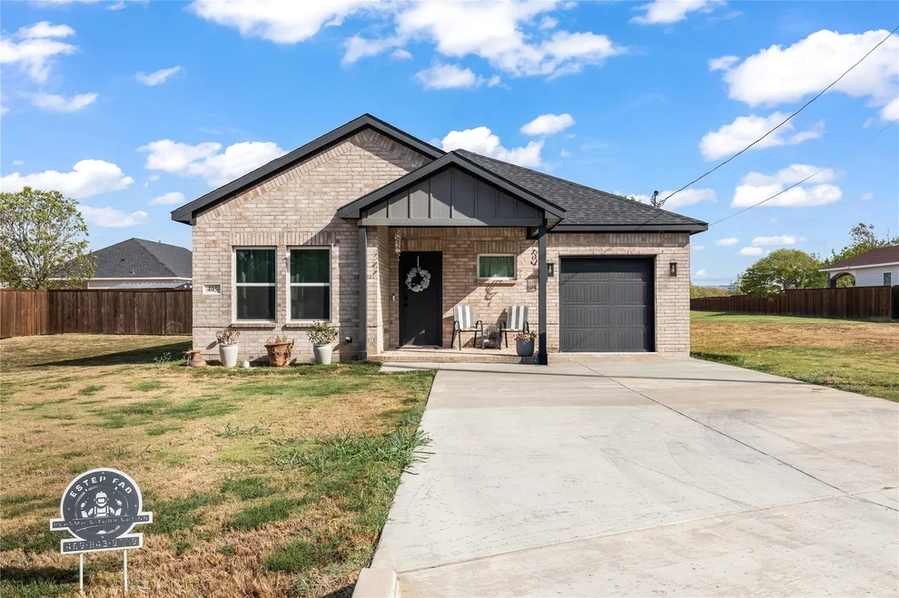 Unit for sale at 405 John Street, Hillsboro, TX 76645