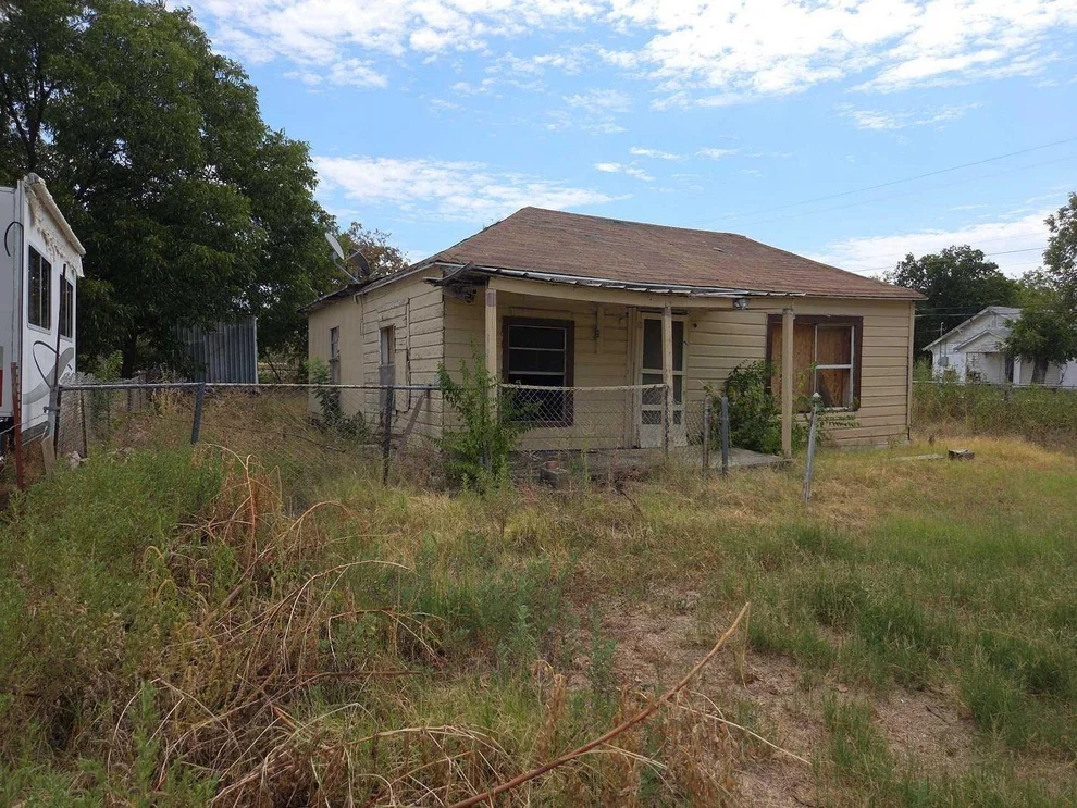 Unit for sale at 1015 S Pecos Street, Coleman, TX 76834
