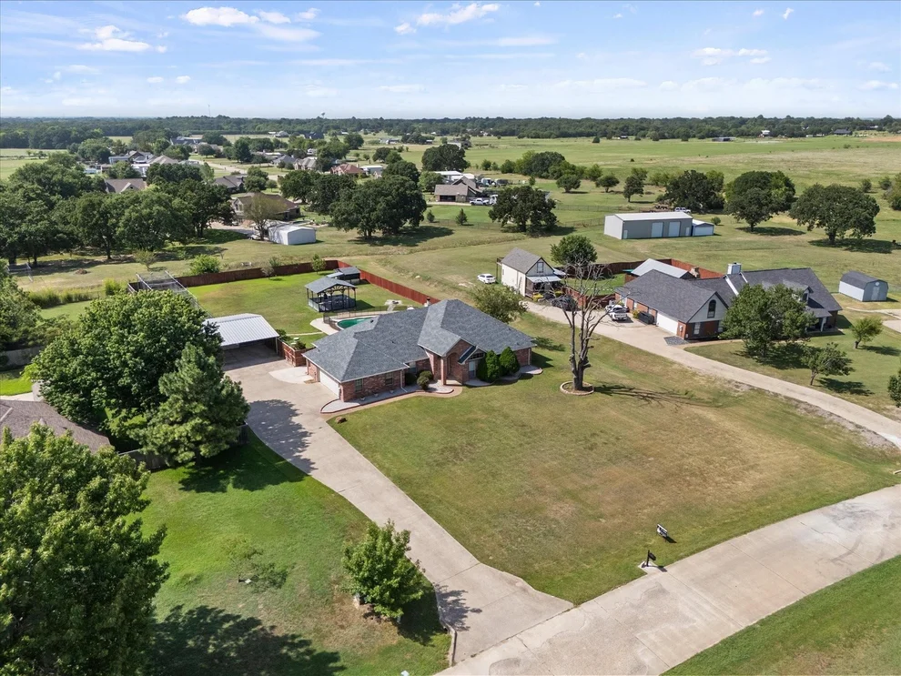 Unit for sale at 1089 Oak Hollow Lane, Combine, TX 75159