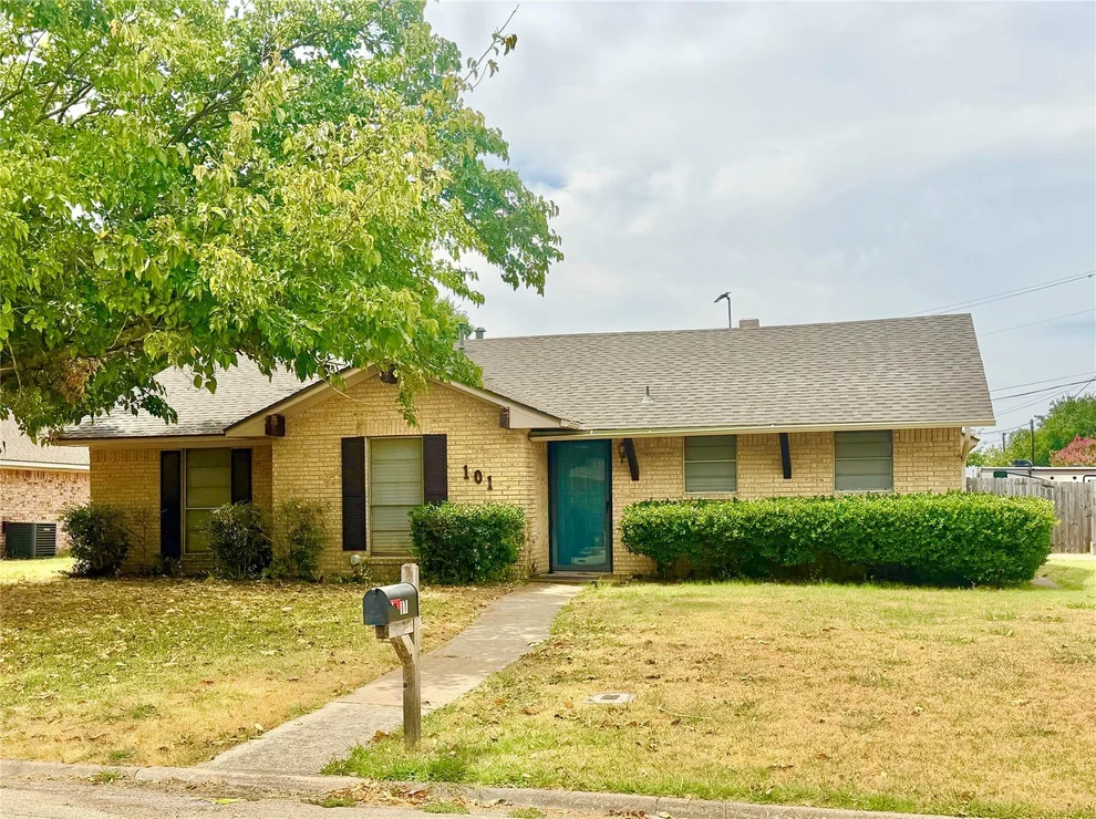 Unit for sale at 101 Diane Drive, Sanger, TX 76266
