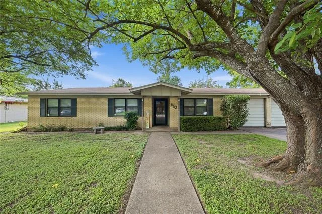 Unit for sale at 912 W Elizabeth Drive, Robinson, TX 76706