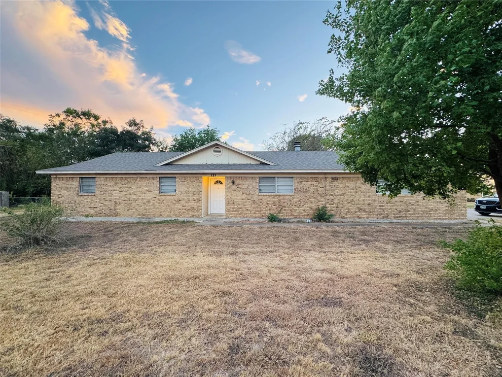 Unit for sale at 721 Mackey Ranch Road, Bruceville Eddy, TX 76524