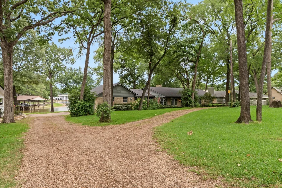 Unit for sale at 111 Deer Island Road, Mabank, TX 75156