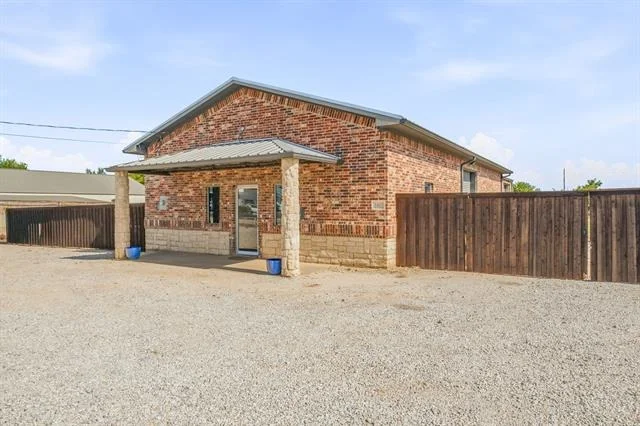 Unit for sale at 1427 380 ByPass, Graham, TX 76450