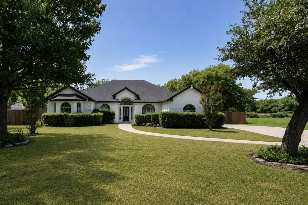 Unit for sale at 214 Pearly Top Drive, Glenn Heights, TX 75154
