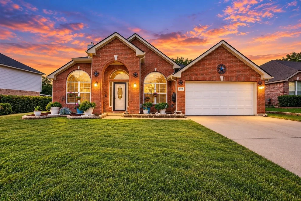 Unit for sale at 2611 Country Grove Trail, Mansfield, TX 76063