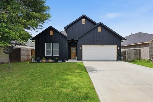 Unit for sale at 1805 San Antonio Street, Grand Prairie, TX 75051