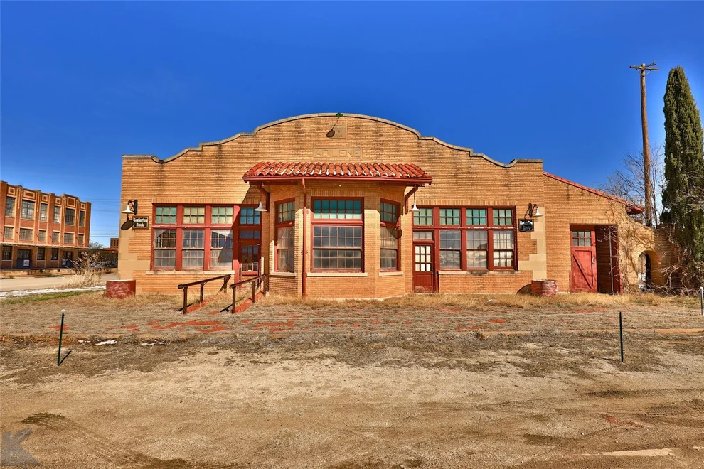 Unit for sale at 189 Locust, Abilene, TX 79602