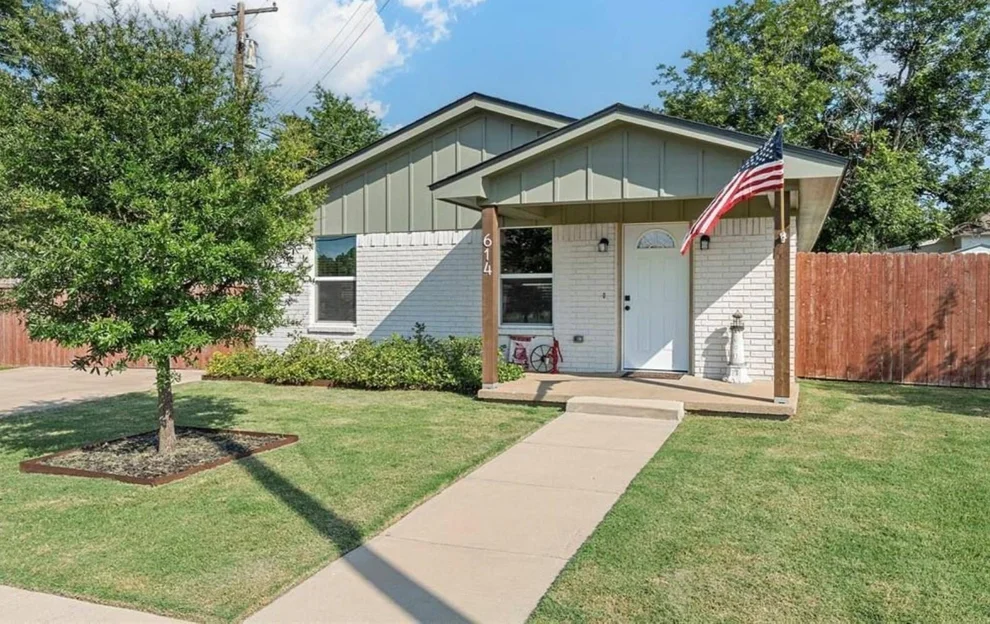 Unit for sale at 614 W 3rd Street, McGregor, TX 76657