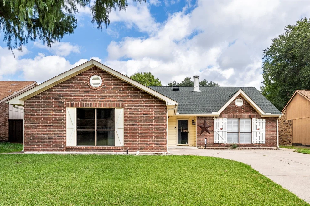 Unit for sale at 826 Camino Court, Grand Prairie, TX 75052