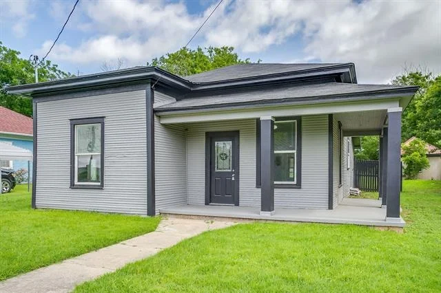 Unit for sale at 113 Throckmorton Street, Weatherford, TX 76086