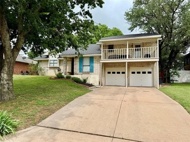 Unit for sale at 201 Oakridge Drive, Weatherford, TX 76086