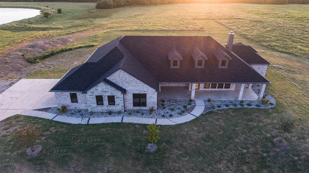 Unit for sale at 4112 County Road 1098, Celeste, TX 75423