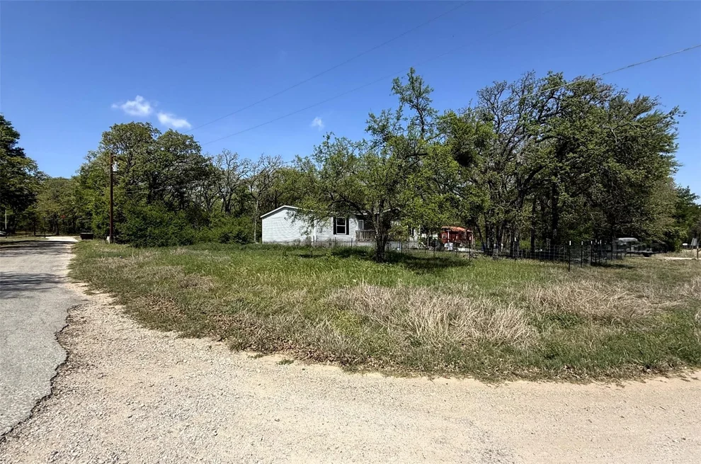 Unit for sale at 106 Summers Circle, Azle, TX 76020