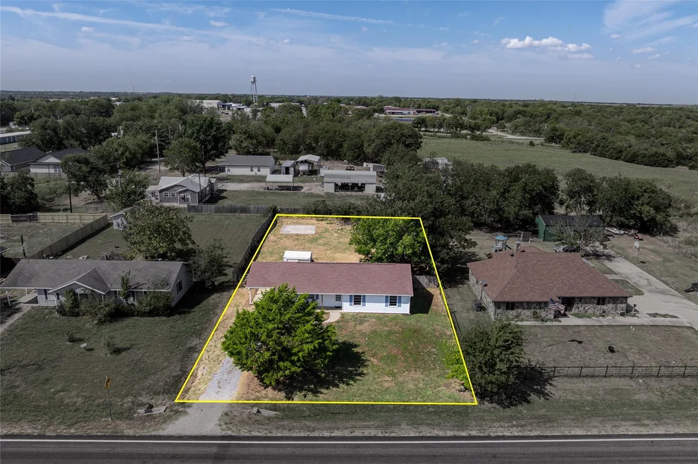 Unit for sale at 614 E FM 272, Celeste, TX 75423