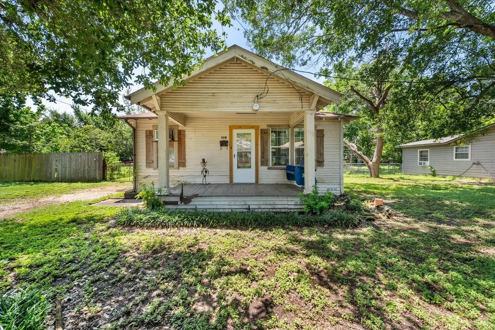 Unit for sale at 115 Woodland Avenue, Corsicana, TX 75110