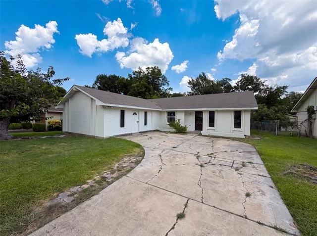 Unit for sale at 414 Meadowhill Drive, Garland, TX 75043