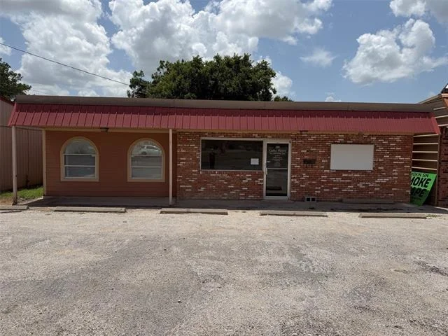 Unit for sale at 1806 State Highway 16 S, Graham, TX 76450