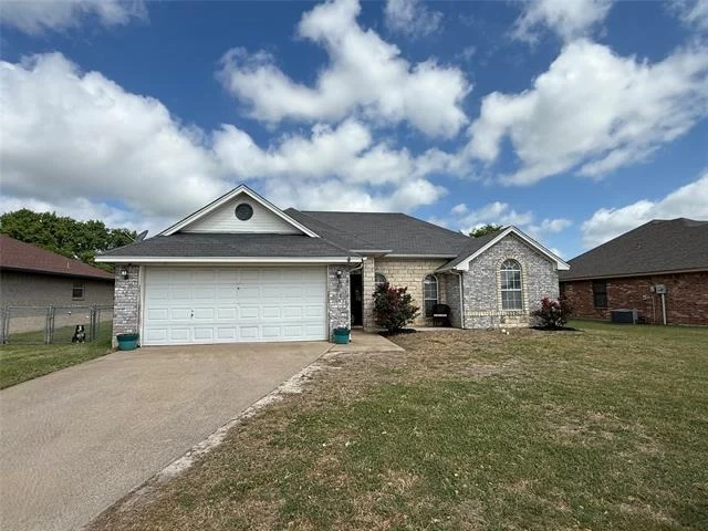Unit for sale at 510 Ridgeway Boulevard, Weatherford, TX 76086