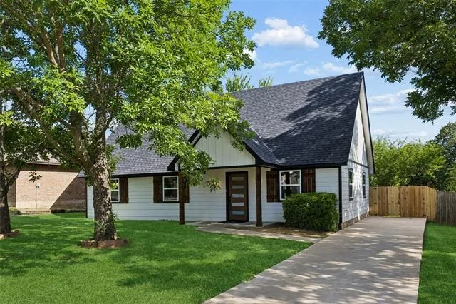 Unit for sale at 902 Melanie Lane, Keene, TX 76059