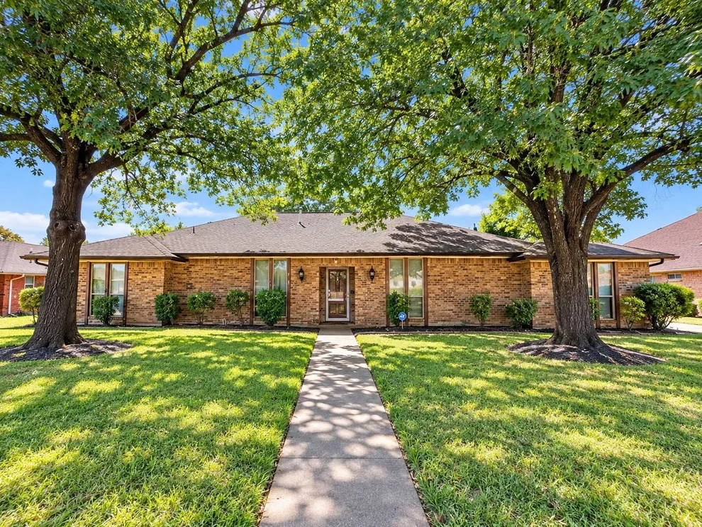 Unit for sale at 1128 Post Oak Lane, DeSoto, TX 75115