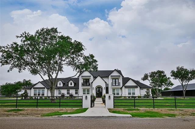 Unit for sale at 200 Corral Road, Godley, TX 76044