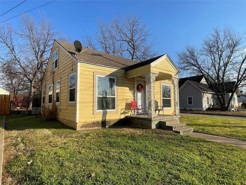 Unit for sale at 1702 NW 1st Avenue, Mineral Wells, TX 76067