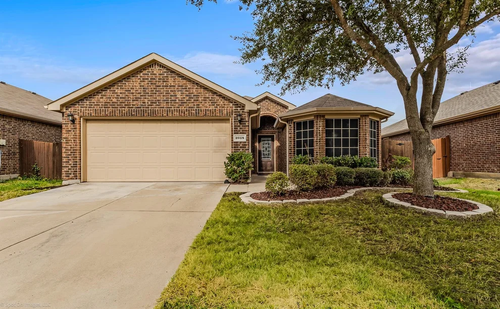 Unit for sale at 2018 Sterling Gate Drive, Heartland, TX 75126