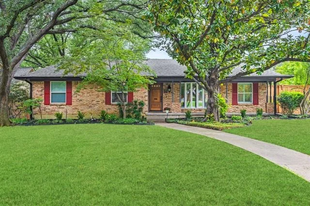 Unit for sale at 1125 Greenway Drive, Richardson, TX 75080