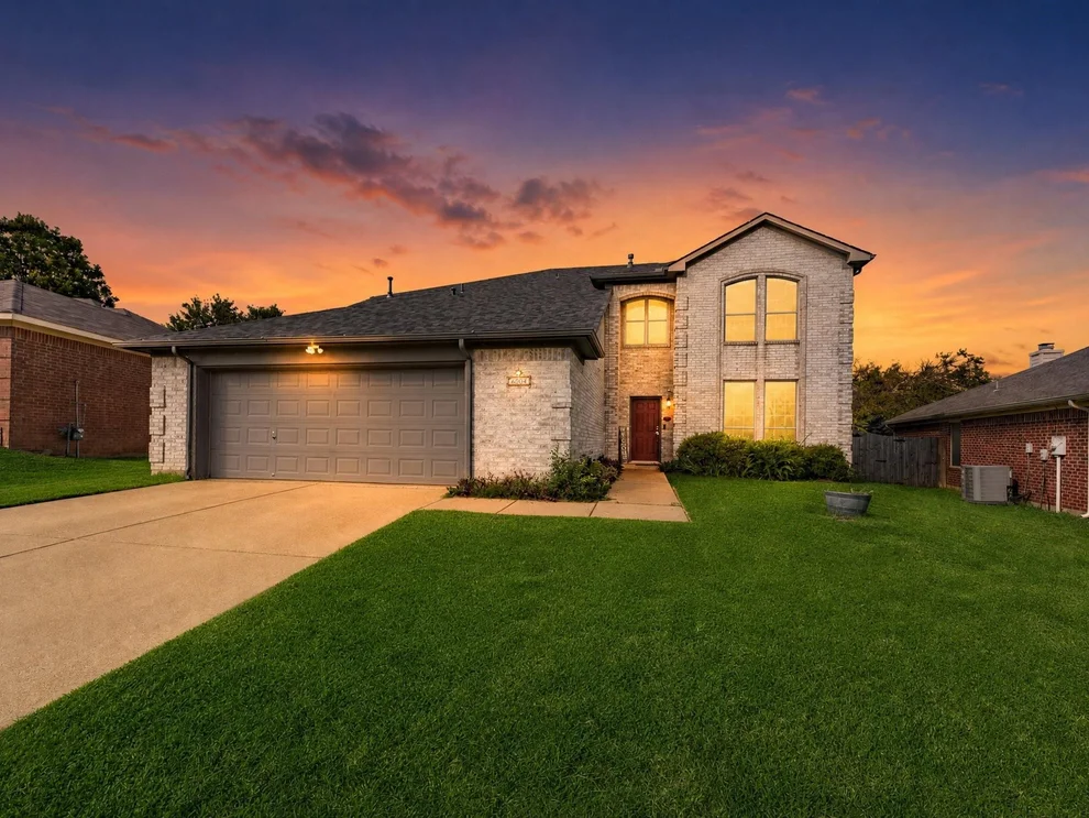 Unit for sale at 5004 Vaquero Drive, Arlington, TX 76017