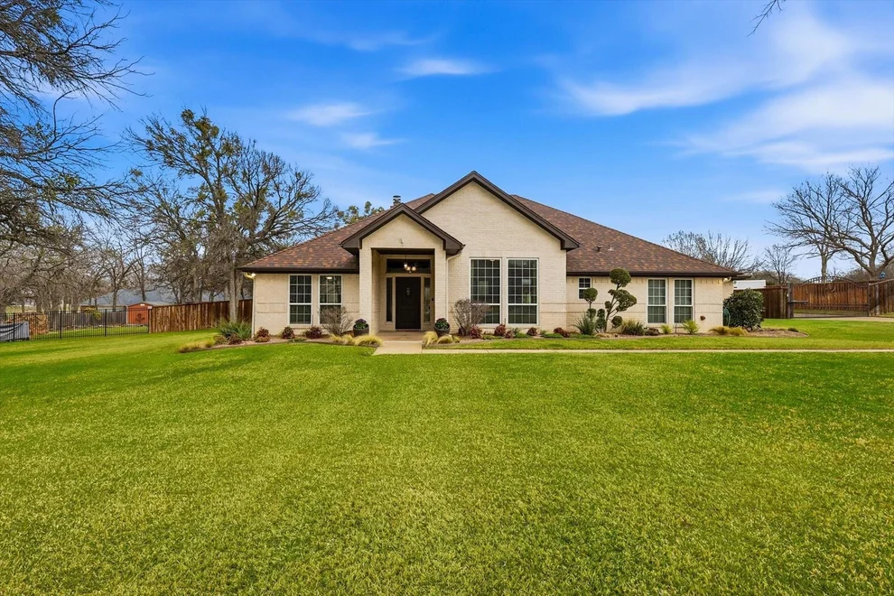 Unit for sale at 312 Lakeside Oaks Circle, Lakeside, TX 76135