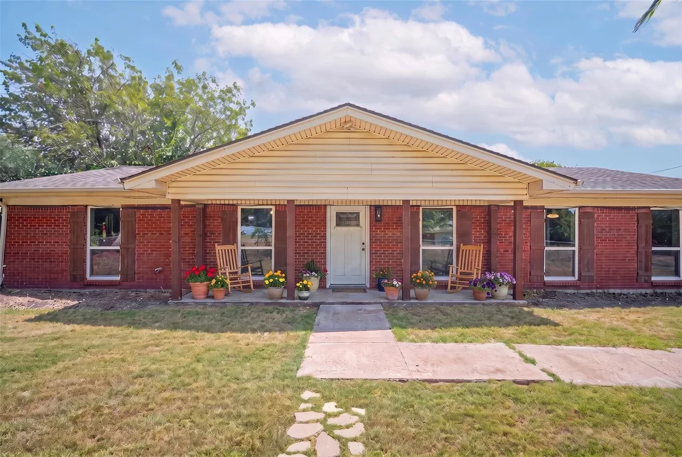 Unit for sale at 611 S Dallas Street, Palmer, TX 75152