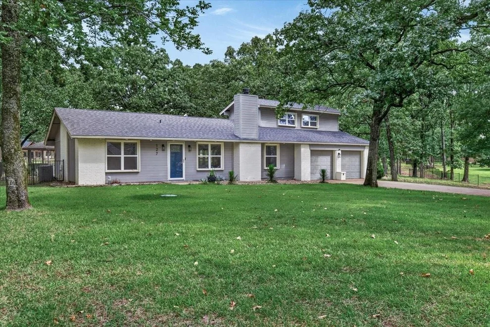 Unit for sale at 127 Pinnacle Club Drive, Mabank, TX 75156