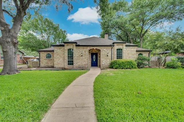 Unit for sale at 102 Chapman Circle, Waxahachie, TX 75165
