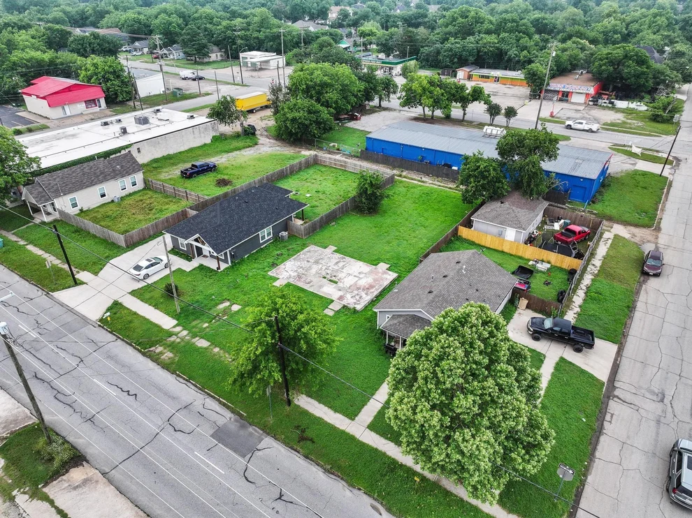 Unit for sale at 806 E Houston Street, Sherman, TX 75090