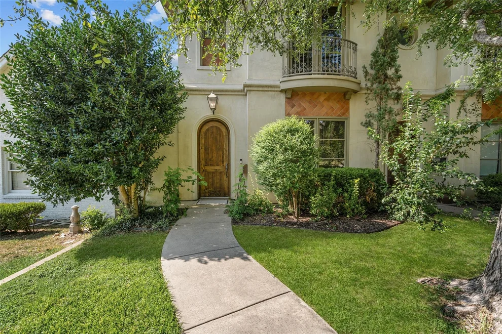 Unit for sale at 3633 Crestline Road, Fort Worth, TX 76107