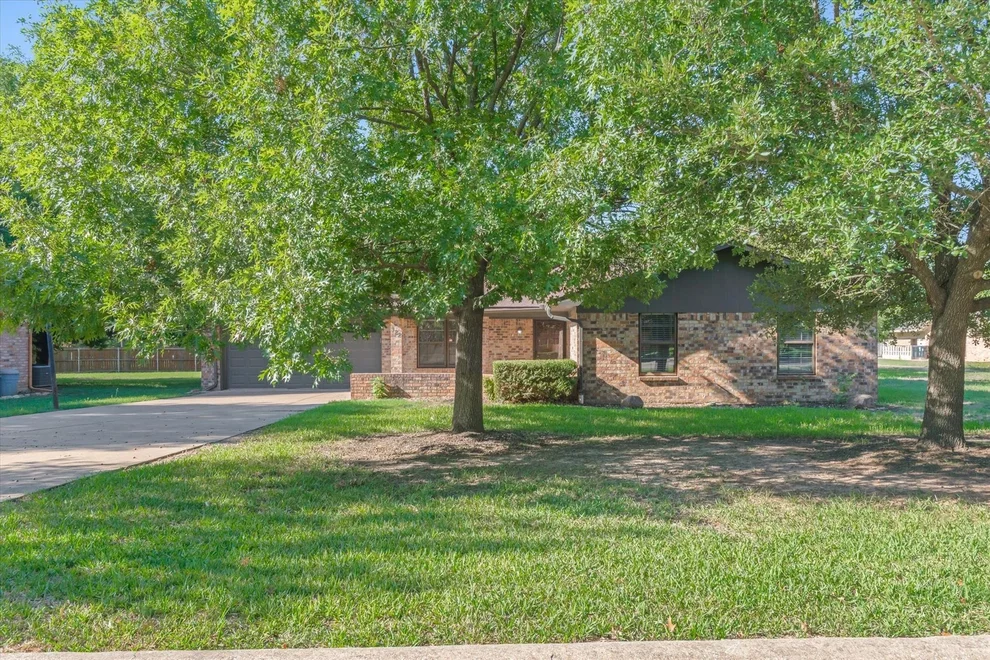 Unit for sale at 322 Juanita Avenue, Wills Point, TX 75169