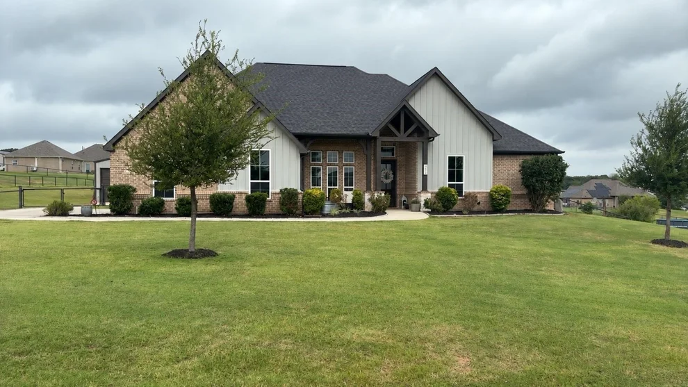 Unit for sale at 450 Christian Way, Azle, TX 76020