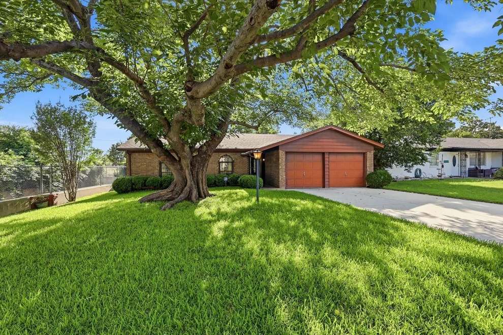 Unit for sale at 6325 Stardust Drive, Watauga, TX 76148