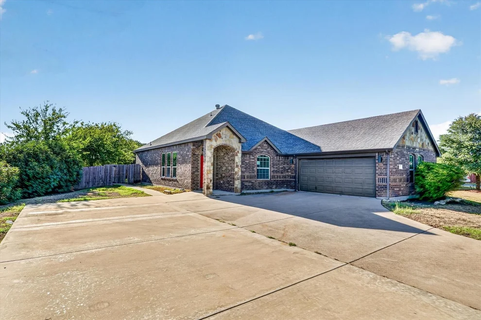 Unit for sale at 104 Anthony Lane, Red Oak, TX 75154