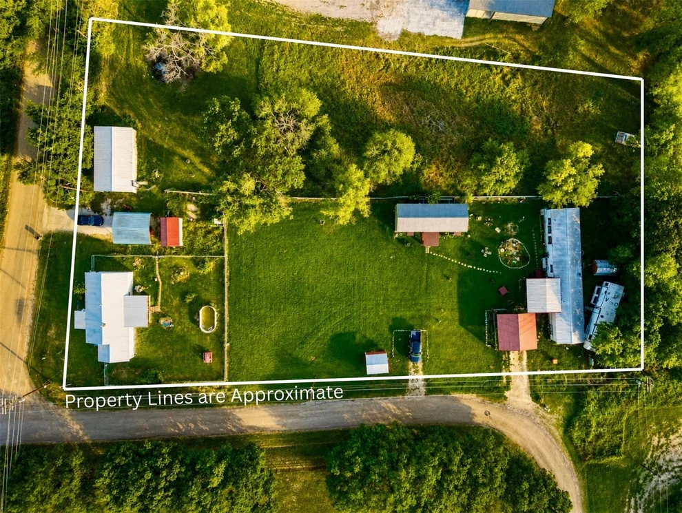 Unit for sale at 112 Woodlake Lane, Axtell, TX 76624
