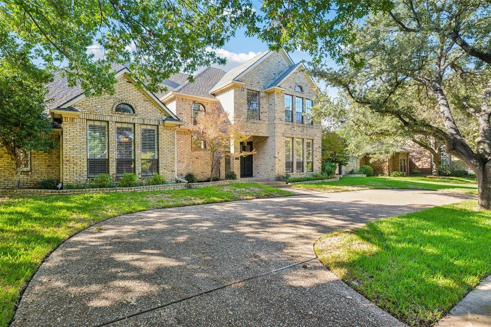 Unit for sale at 5806 London Lane, Dallas, TX 75252