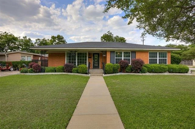 Unit for sale at 700 Ridgedale Drive, Richardson, TX 75080