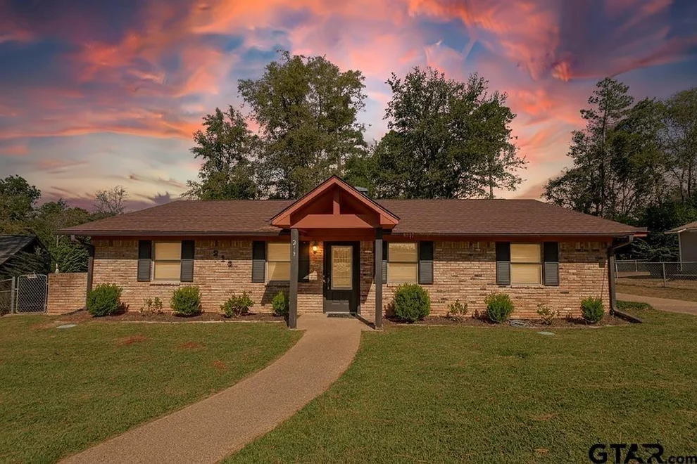 Unit for sale at 213 Treetop Lane, Hideaway, TX 75771