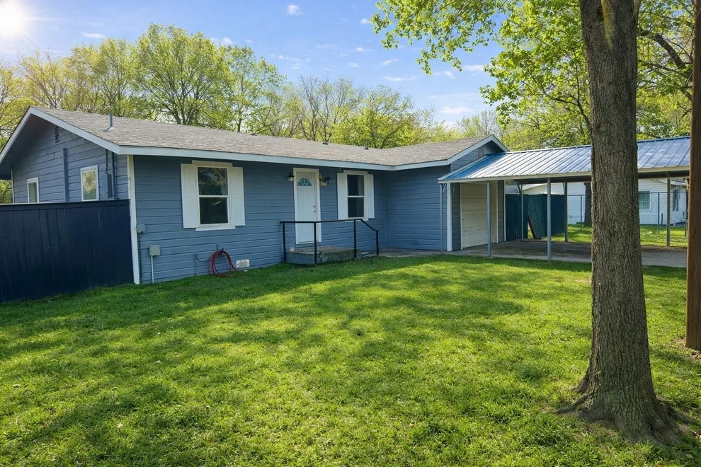Unit for sale at 511 W REDWOOD, Campbell, TX 75422